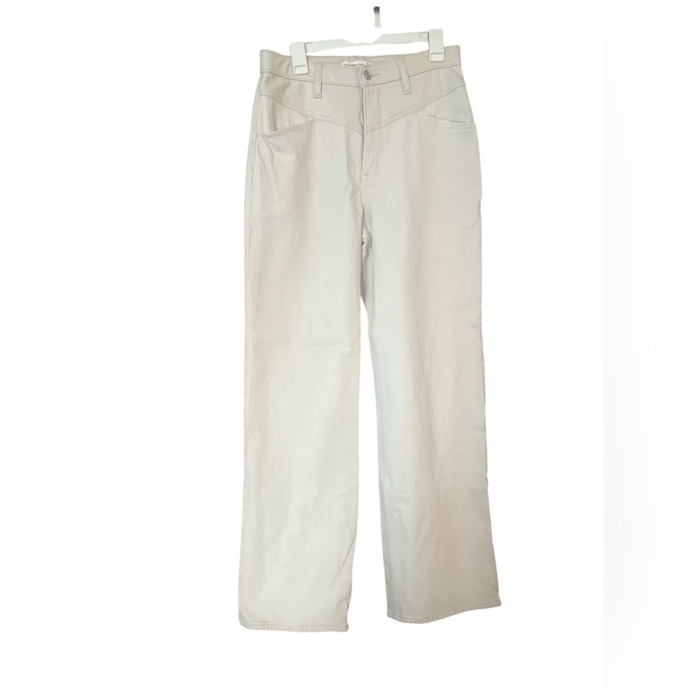 Abercrombie & Fitch 90s Relaxed Jean High Rise in Oat 30W/10 Long Inseam 32L